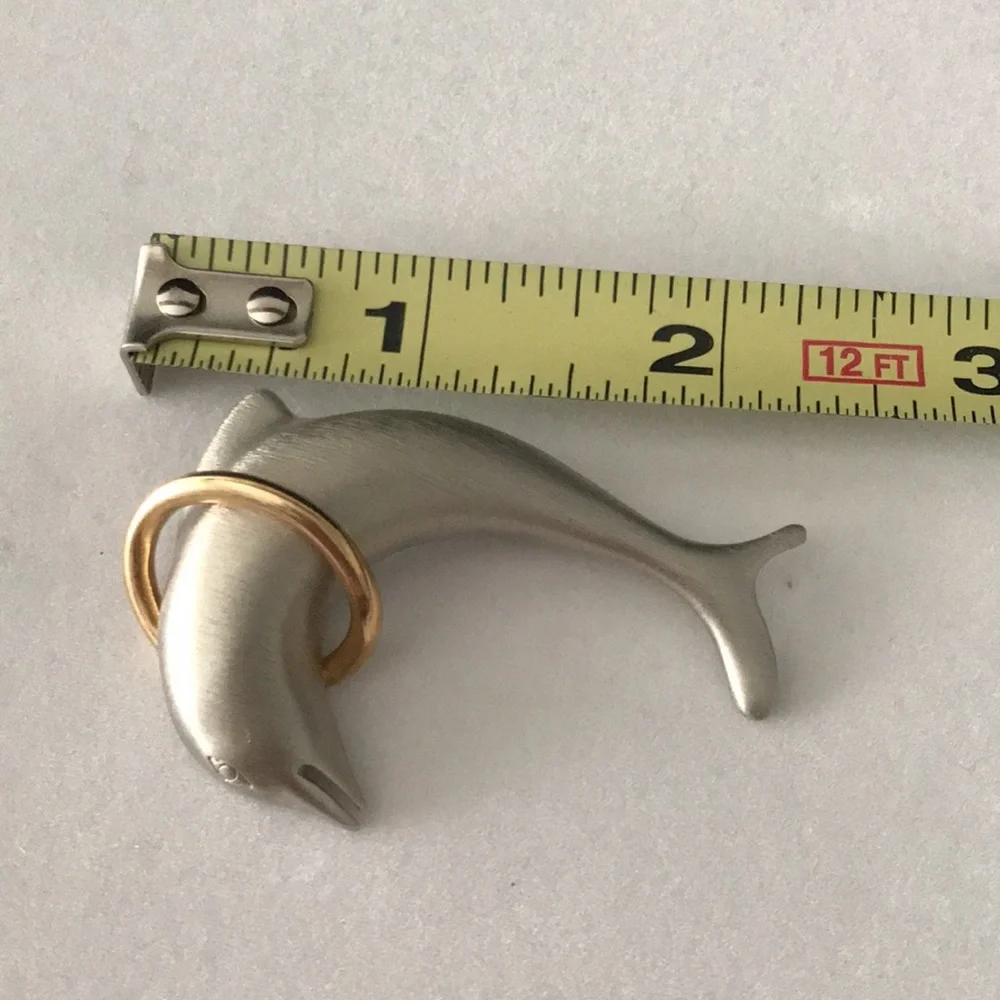 VINTAGE LADY REMINGTON GOLD AND SILVER TONE DOLPHIN BROOCH - Picture 8 of 9
